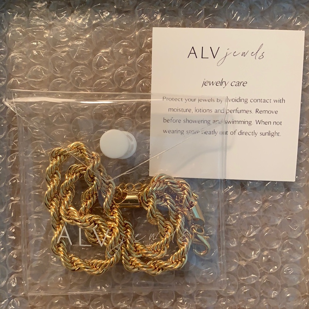 GOLD necklace. ALV JEWELS.